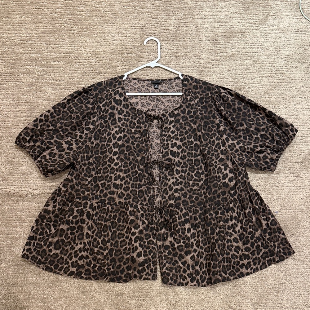 Torrid Brown Leopard Tie-Front Puff Sleeve Blouse size 2 - Picture 4 of 10